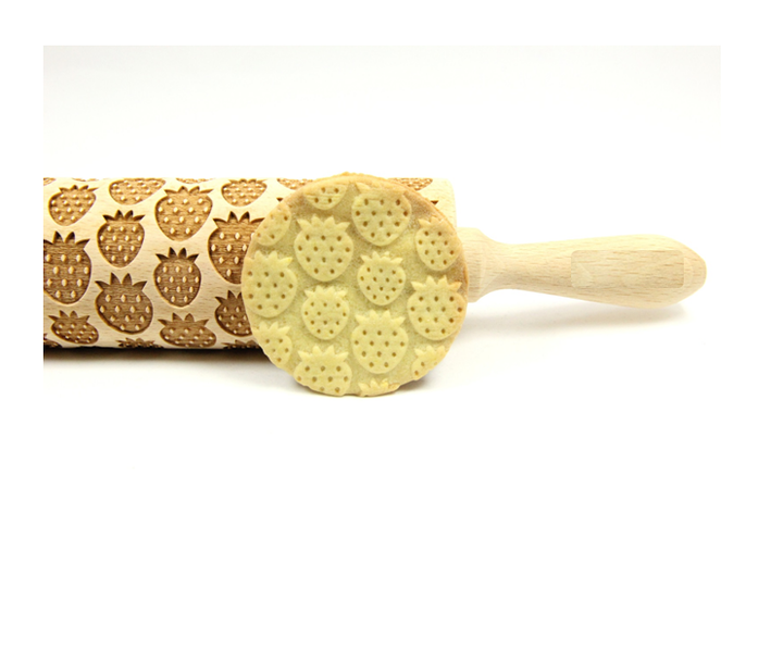 STRAWBERRY DECORATED ROLLING PIN 43 CM