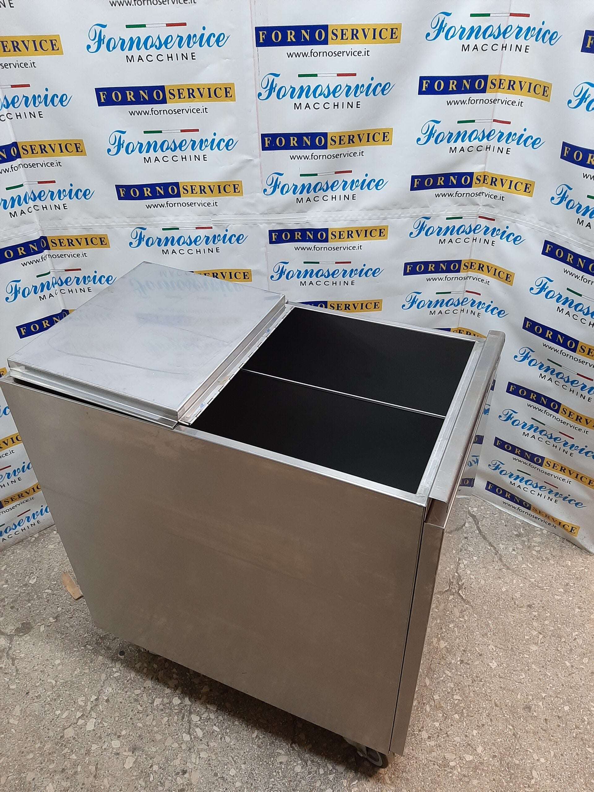 TRAMOGGIA PORTA FARINA USATO FIERA – Forno Service Macchine